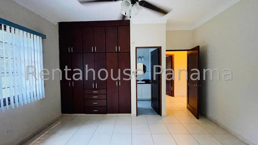 Hermosa Casa en Venta en Camino de Cruces 25YCG3134