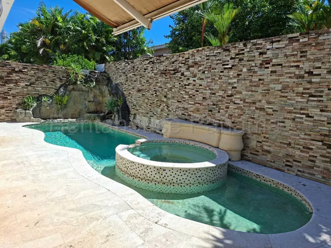 Se Vende Casa en Costa del Este VLU26-6634