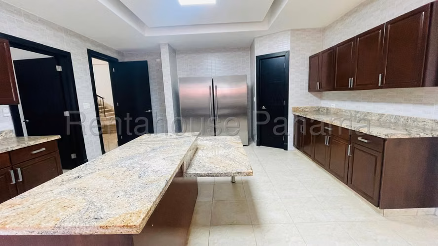 Se Vende Casa en Costa del Este VLU26-6541