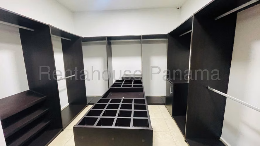 Se Vende Casa en Costa del Este VLU26-6541