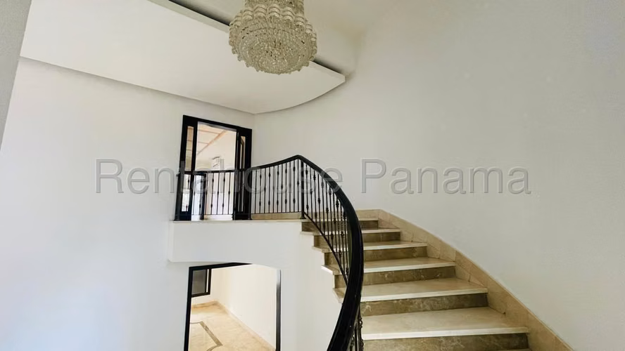Se Vende Casa en Costa del Este VLU26-6541