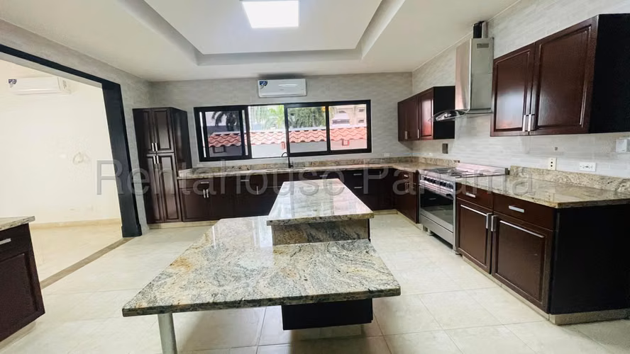 Se Vende Casa en Costa del Este VLU26-6541