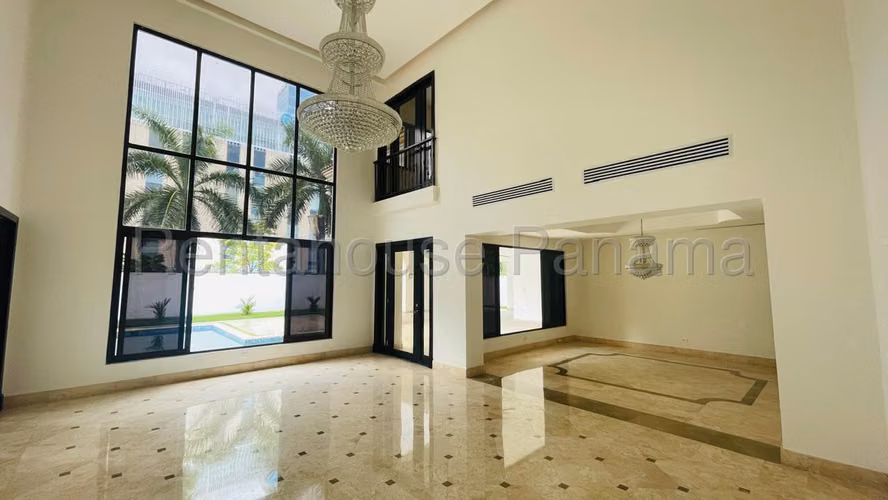 Se Vende Casa en Costa del Este VLU26-6541