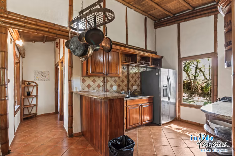 Casa ecológica de Bambú de 2 Rec.  2 Baños en La Tranca Alto Boquete Panamá