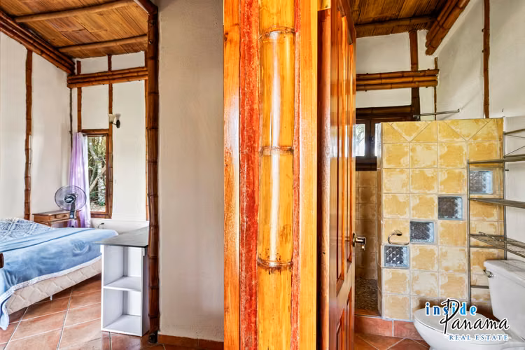 Casa ecológica de Bambú de 2 Rec.  2 Baños en La Tranca Alto Boquete Panamá