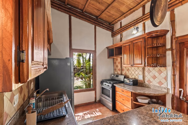 Casa ecológica de Bambú de 2 Rec.  2 Baños en La Tranca Alto Boquete Panamá