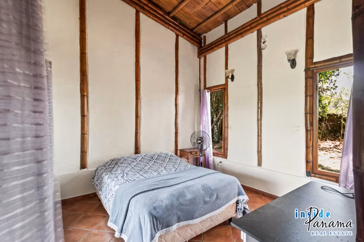 Casa ecológica de Bambú de 2 Rec.  2 Baños en La Tranca Alto Boquete Panamá