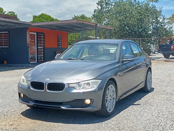 BMW 316i 2013 Paquete M