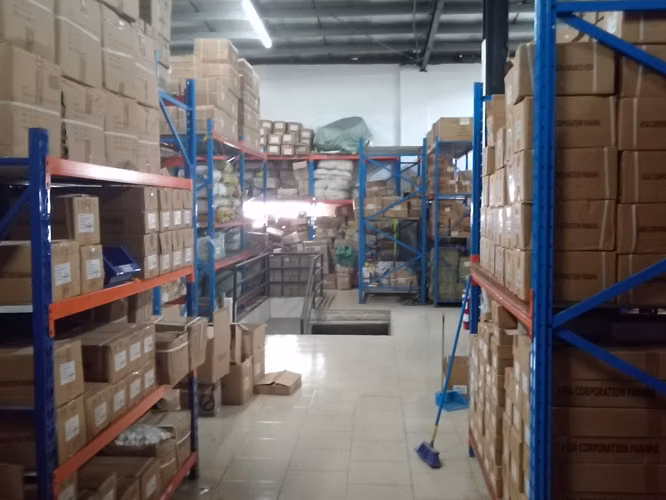 Venta de local comercial con amplia bodega de 3 niveles en Pueblo Nuevo 26JSS6687