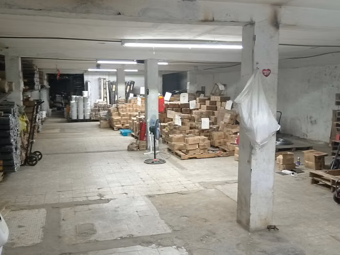 Venta de local comercial con amplia bodega de 3 niveles en Pueblo Nuevo 26JSS6687