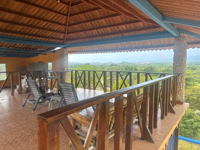 CASA DE CAMPO EN TERRENO DE 3000 MTS2