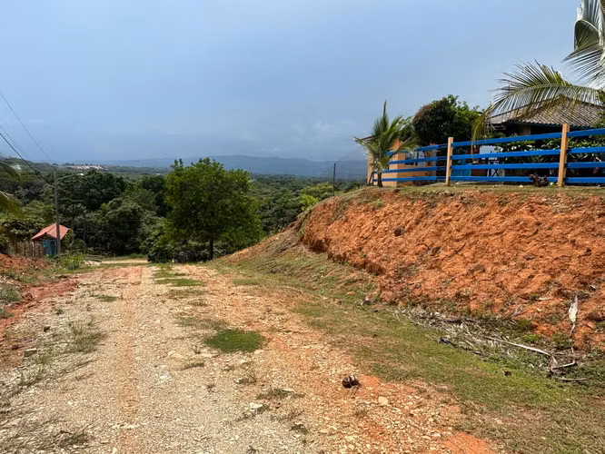 CASA DE CAMPO EN TERRENO DE 3000 MTS2