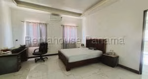 Venta de Casa con 390m2 en Altos de Panama PH Horizontes II 26-6655SR