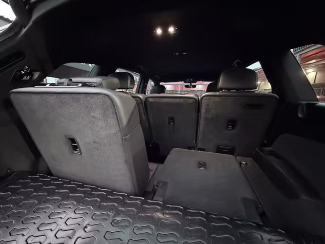 AUDI Q7 S-LINE