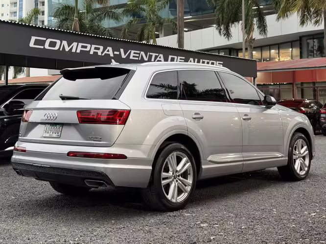 AUDI Q7 S-LINE