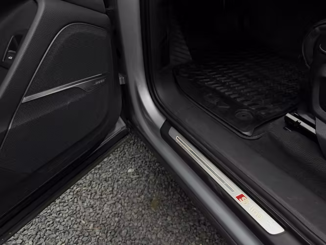 AUDI Q7 S-LINE