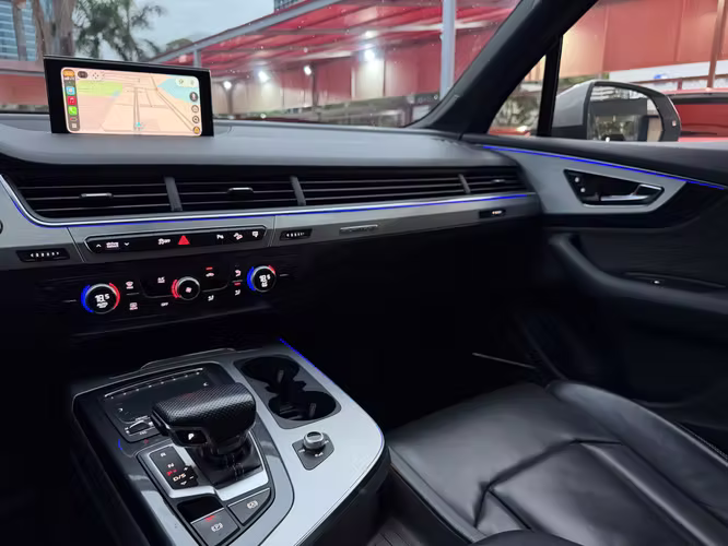 AUDI Q7 S-LINE