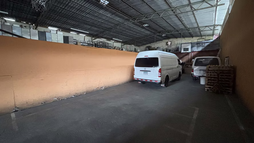 Bodega / Propiedad Comercial en el Centro de la Ciudad – Ideal para Almacenaje y Operación Logística - RM - Imagen 16