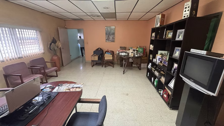 Bodega / Propiedad Comercial en el Centro de la Ciudad – Ideal para Almacenaje y Operación Logística - RM - Imagen 5