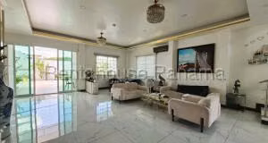Venta de Casa con 390m2 en Altos de Panama PH Horizontes II 26-6655SR