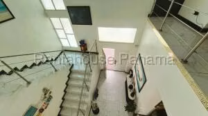 Venta de Casa con 390m2 en Altos de Panama PH Horizontes II 26-6655SR