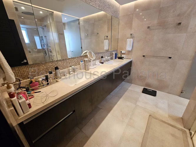 Venta de Penthouse de 3 niveles con 481.98m² en Coco del Mar 26JSS6701