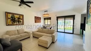 Venta de Casa con 190m2 en Panama Pacifico PH Woodlands 26-513SR