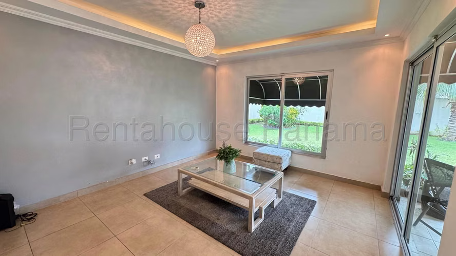 Venta de hermosa casa de 304m² de 2 niveles en Condado del Rey 26JSS1602