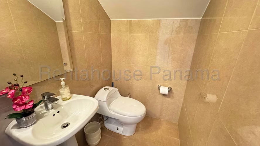 Venta de hermosa casa de 304m² de 2 niveles en Condado del Rey 26JSS1602