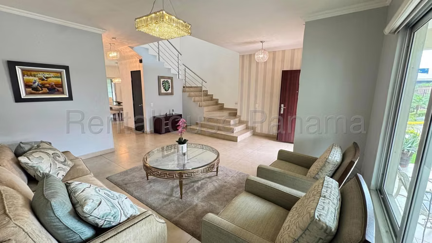 Venta de hermosa casa de 304m² de 2 niveles en Condado del Rey 26JSS1602