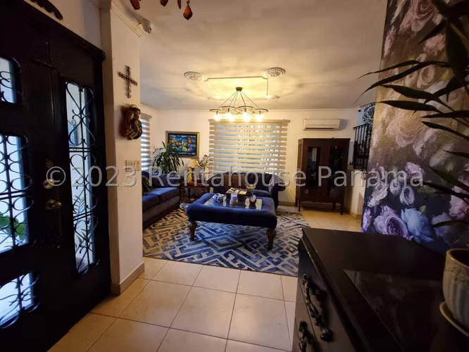 Venta de casa de 304m² en Condado del Rey 24JSS227