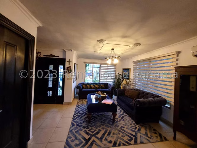 Venta de casa de 304m² en Condado del Rey 24JSS227