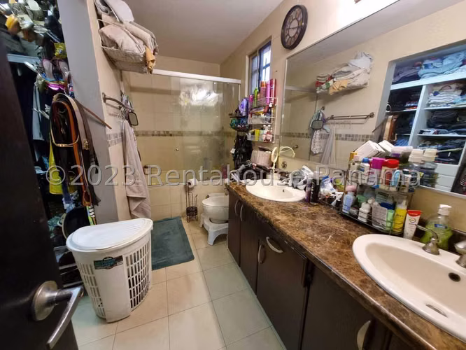 Venta de casa de 304m² en Condado del Rey 24JSS227