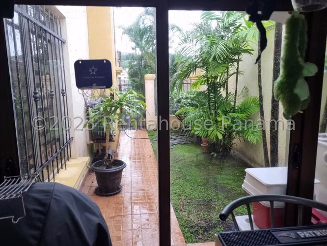 Venta de casa de 304m² en Condado del Rey 24JSS227