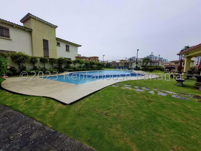 Venta de casa de 304m² en Condado del Rey 24JSS227