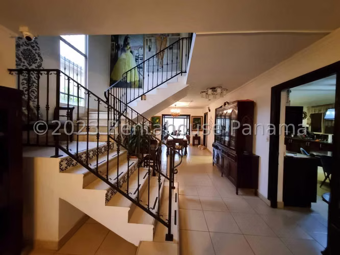 Venta de casa de 304m² en Condado del Rey 24JSS227