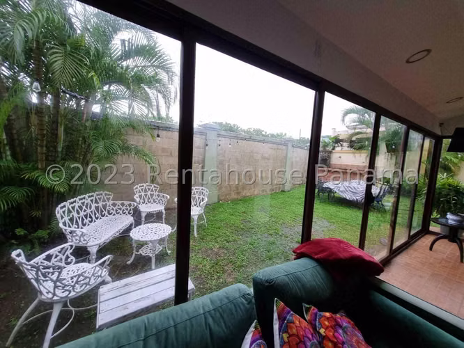 Venta de casa de 304m² en Condado del Rey 24JSS227