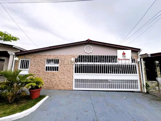 House for Sale in Brisas Del Golf JG