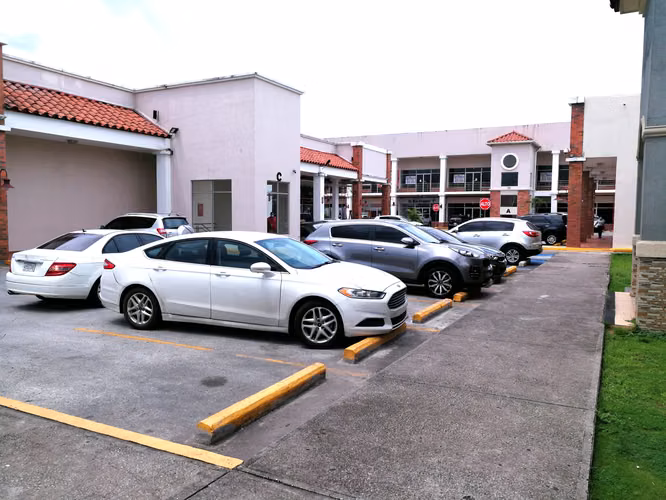 Venta de Local comercial - Brisas del golf  - Brisas 507