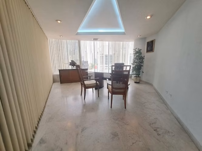 Se vende Oficina en el Área Bancaria