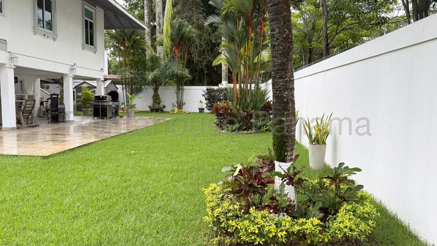 Casa en Esquina Venta con Amplio Terreno en Ancon 25*10135Mfk - Imagen 18
