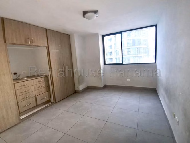 Venta de Amplio Apartamento en Paitilla  4 Rec. 2 parking  vista almar26*5899Mfk
