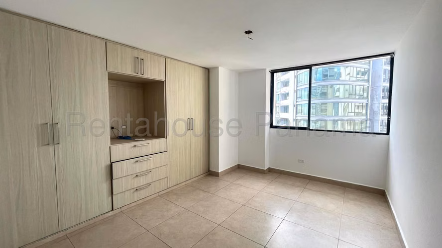 Venta de Amplio Apartamento en Paitilla  4 Rec. 2 parking  vista almar26*5899Mfk