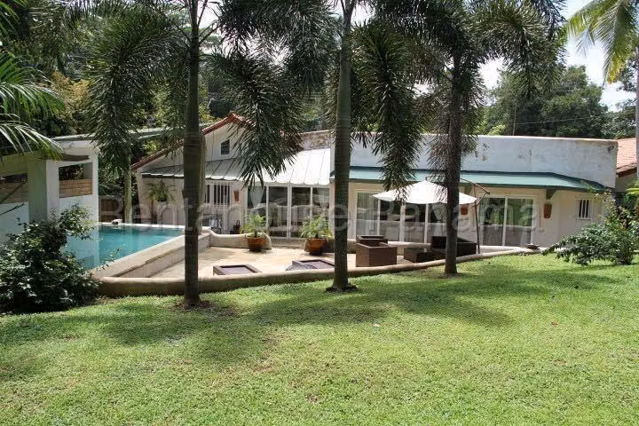 Venta de Confortable y Amplia Casa en Albrook 26*4157Mfk