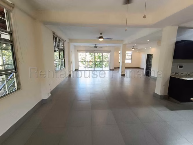 Casa Familiar en Venta en Clayton 26*6424Mfk