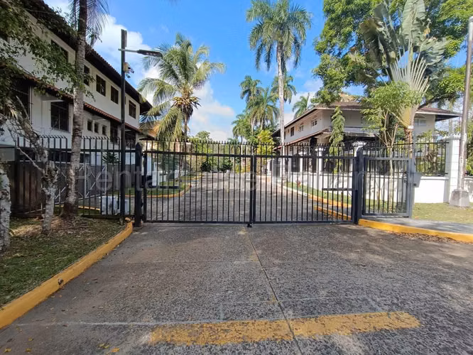 Casa Familiar en Venta en Clayton 26*6424Mfk