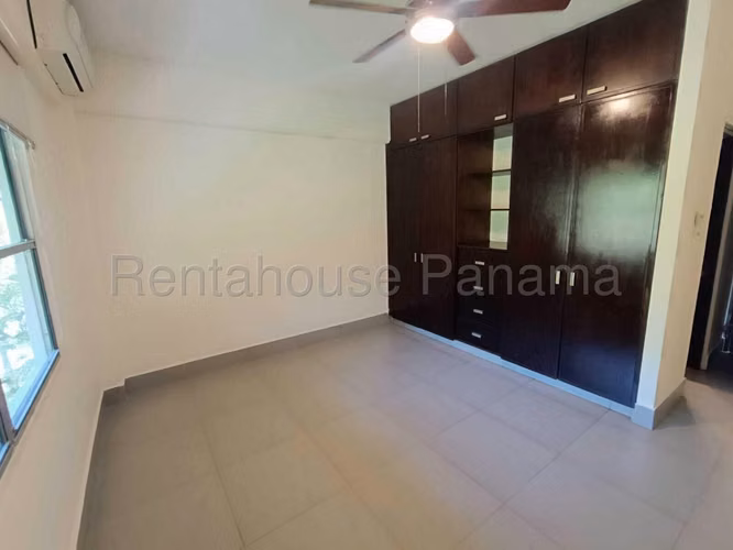 Casa Familiar en Venta en Clayton 26*6424Mfk