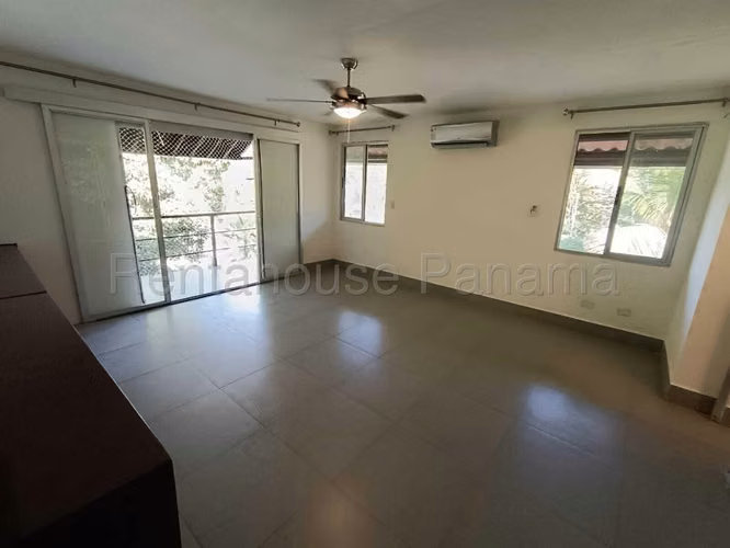 Casa Familiar en Venta en Clayton 26*6424Mfk