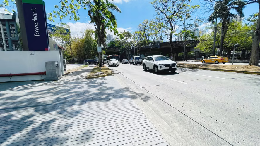Alquiler de oficina amoblada en Costa del Este   AK