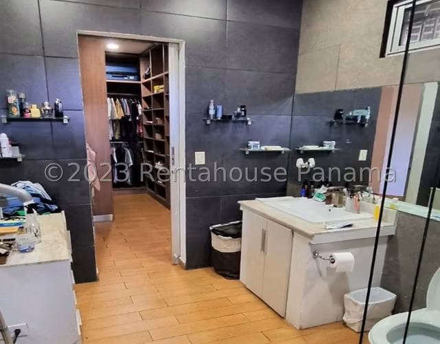 Venta de Hermosa y Amplia Casa en Ancon 25*8748Mfk